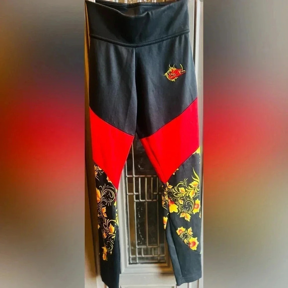 Nike Sportswear Essential Floral Leggings Women Sz S Exercise Cycle 921644-010 - Picture 6 of 7